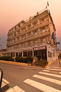 Hotel La Marina *** s polopenzí - San Bartolomeo al Mare