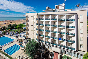 Hotel Palace **** s polpenziou - Bibione